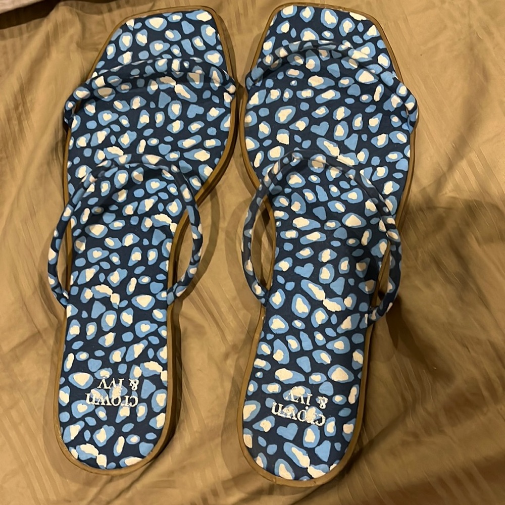 Crown&Ivy flip flops